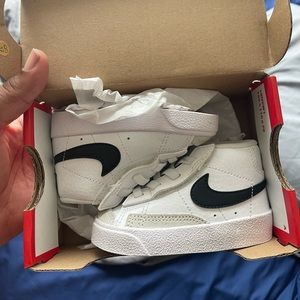 4c Nike blazers